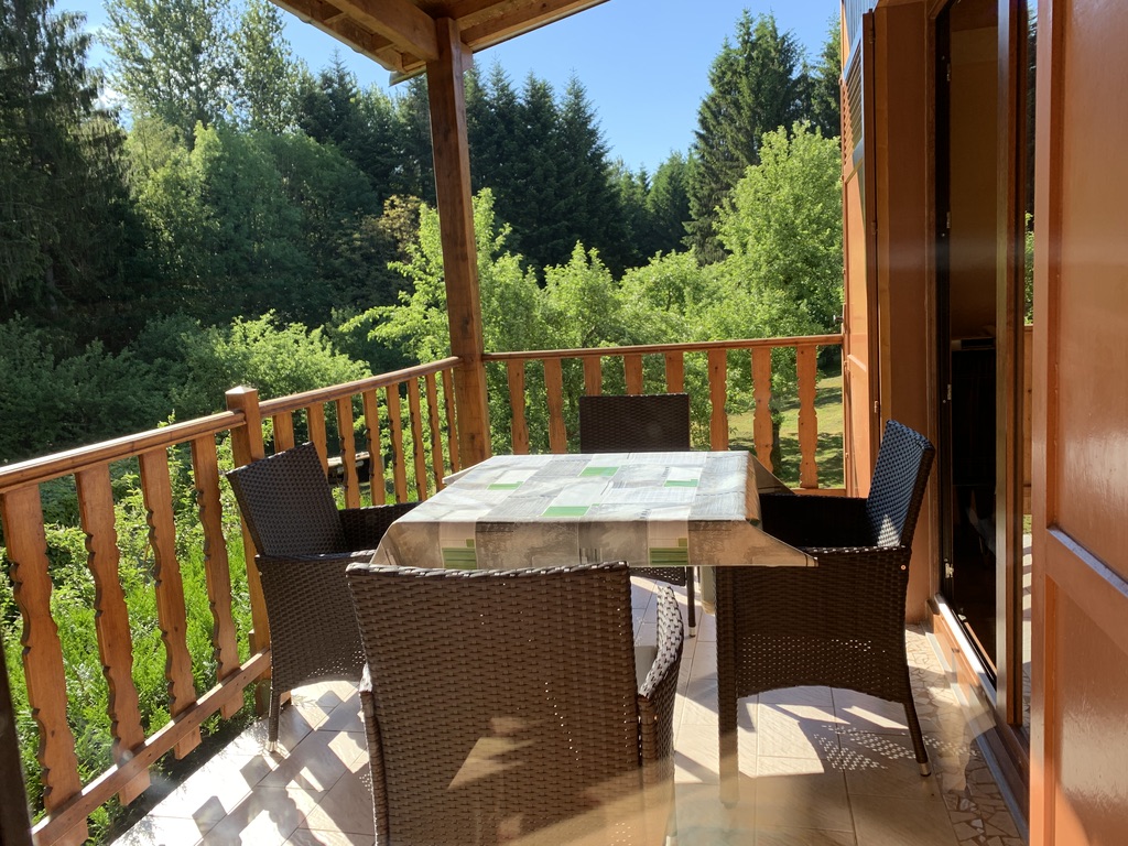 Avec vue sur la forêtLe balcon